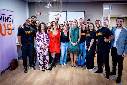 El jueves Zorreguieta se lució con un vestido corte trapecio de Natan Couture en color verde con plumas (Foto: Instagram @ons.mindus)