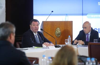 El juez Ariel Lijo y senador Abdala durante la sesión en la comisión del Senado