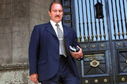 El juez Alberto Baños mantiene abierta la causa que investiga el robo de las manos de Perón