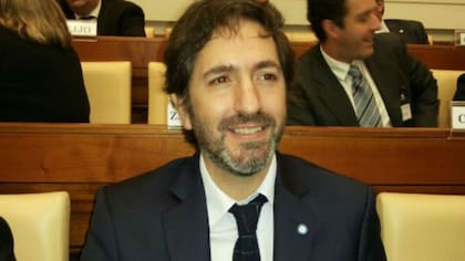 El juez Casanello, ayer, en la cumbre de magistrados y el Papa en el Vaticano