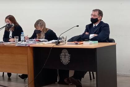 El juez civil Gustavo Toquier, a la derecha, será inhabilitado para ejercer la función pública por intentar favorecer a los empresarios Cristóbal López y Fabián De Sousa