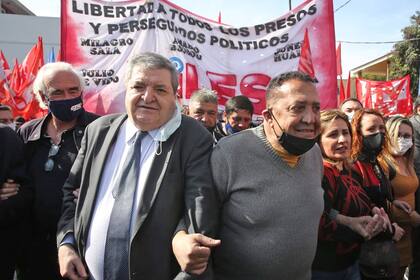 El juez Juan Ramos Padilla y el dirigente Luis D'Elía, dos de los organizadores de la manifestación contra la Corte Suprema