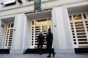 Ordenaron allanamientos en la AFA y en clubes de fútbol por el vínculo con la financiera ligada a Chiqui Tapia