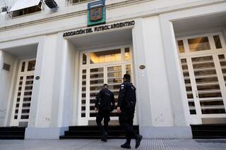 Ordenaron allanamientos en la AFA y en clubes de fútbol por el vínculo con la financiera ligada a Chiqui Tapia