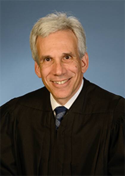 El juez Randolph D. Moss, egresado magna cum laude de Yale y exasesor de la Corte Suprema, anuló con un contundente fallo de 128 páginas la orden ejecutiva de Trump