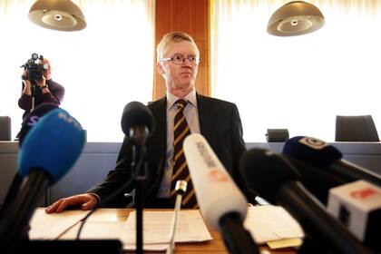 El juez Tomas Norström, que admitió pertenecer a una asociación de defensa de los derechos de autor, durante una rueda de prensa