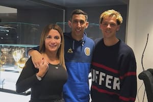 El jugador de fútbol y el influencer se reunieron en Rosario (Foto: @santimaratea)