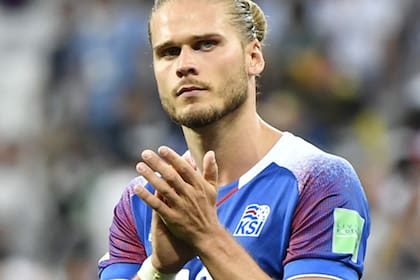 El exjugador de la selección islandesa Rurik Gislason se convirtió en una sensación de las redes sociales