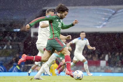 El jugador mexicano César Huerta fue protagonista de la polémica arbitral al ser beneficiado de un tiro penal repetido dos veces