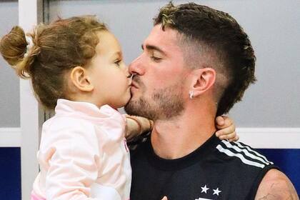 El jugador se reencontró con sus hijos durante sus vacaciones (Foto Instagram @rodridepaul)