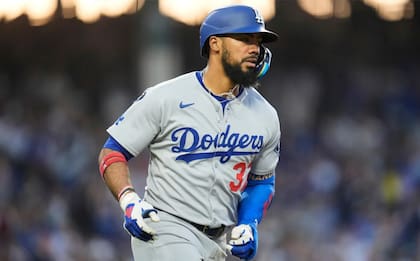 El jugador Teoscar Hernández decidió no hospedarse en el hotel por los rumores de fantasmas (Instagram/@juanjoserodrd)