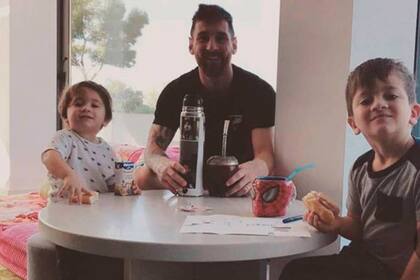 El jugador y sus hijos disfrutan de las tradiciones argentinas.