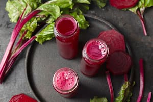 El jugo de betabel se ha vuelto popular entre los atletas que buscan mejorar su rendimiento deportivo