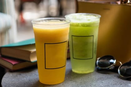 El jugo detox de aloe vera con limón ganó popularidad por su capacidad para eliminar toxinas y mejorar la salud digestiva (Foto Pexels)