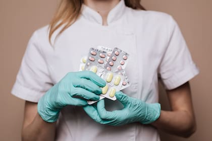 El jugo permite que entre más medicamento en la sangre. Cuando hay demasiado medicamento en la sangre, usted puede tener más efectos secundarios”, plantea la doctora Shiew Mei Huang, de la FDA. Canva