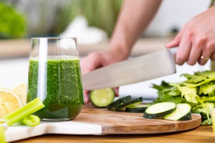 El jugo verde es reconocido por sus propiedades desintoxicantes y nutritivas