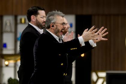 El jurado de MasterChef Celebrity complementó su traje de gala con una manicura peculiar