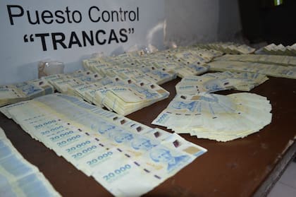 El Juzgado Federal Nº 3 y la Fiscalía Federal Nº 1 de Tucumán y la Agencia de Recaudación y Control Aduanero (ARCA) dispusieron el secuestro del dinero