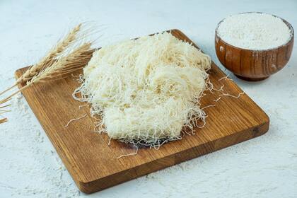 El kadaif es un tipo de fideo muy fino, similar al cabello de ángel, que se utiliza sobre todo en postres del Medio Oriente