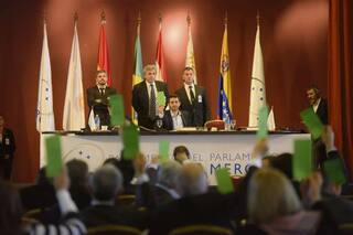 El kirchnerismo volvió a votar contra el Informe Bachelet en el Parlasur