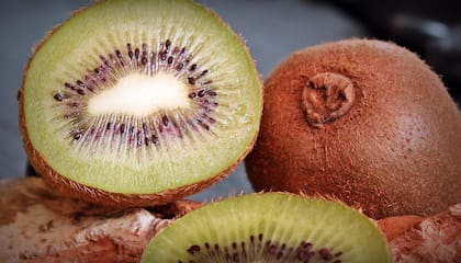 El kiwi puede ayudar a mejorar el sistema digestivo, inmunológico y metabólico