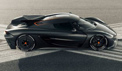 El Koenigsegg Jesko Absolut en negro y naranja