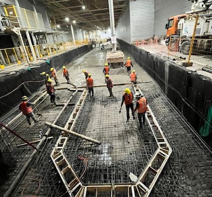 El KTL —sigla del alemán Kathodische Tauchlackierung— es el proceso de inmersión que aplica la primera capa de protección anticorrosiva en la carrocería