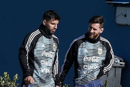 Kun Aguero y Lionel Messi: amigos, desde siempre, en la selección, ahora podrían juntarse en Barcelona