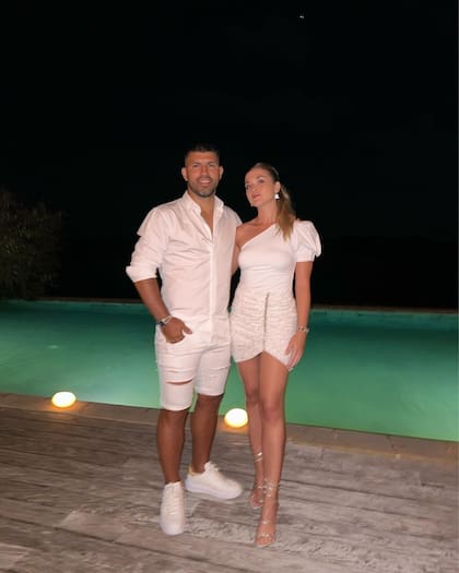 El Kun Agüero disfrutó de las fiestas en Uruguay junto a su pareja Sofía Calzetti (Foto: Instagram @soficalzetti)