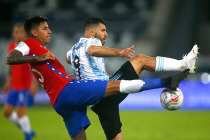 El Kun Agüero entró algunos minutos en el partido contra Chile