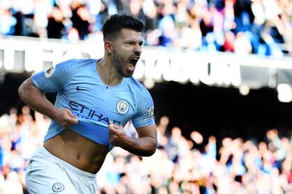 Kun Aguero festeja su gol.