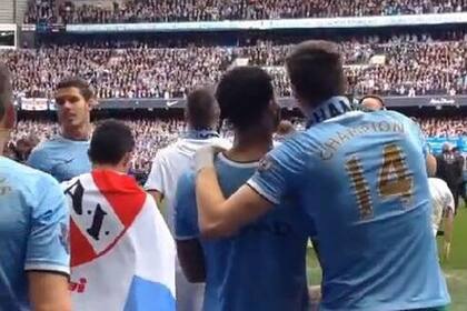 Sergio Agüero y un festejo en Manchester City con los colores de Independiente
