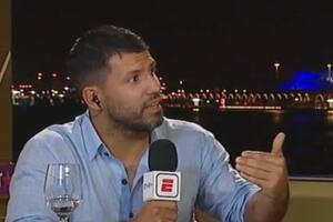 Kun Agüero habló con su cardiólogo durante el partido de Argentina porque "se sentía raro"