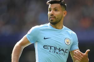 Con el clásico aporte de Agüero, el City goleó 6-1 a Southampton y es líder