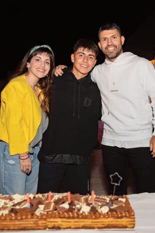 El Kun y Gianinna se mostraron juntos y orgullosos de su hijo durante el festejo.