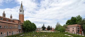 El laberinto de Borges y otros secretos artísticos de esta ciudad mágica