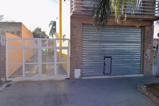 Una policía baleó a uno de los delincuentes que quiso robarle mientras caminaba con un amigo