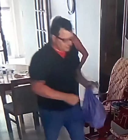 El ladrón, dentro de la casa