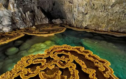 El lago Castrovalva es uno de los varios lagos que se encuentran dentro de la cueva de Lechuguilla (Foto: BBC)