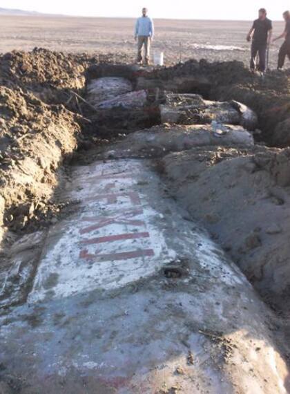 El lago Colhué Huapí drenó y el cuidador de una estancia encontró el año pasado un avión que se había perdido en 1964
