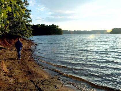 El lago Hartwell se encuentra dentro del Tungaloo State Park