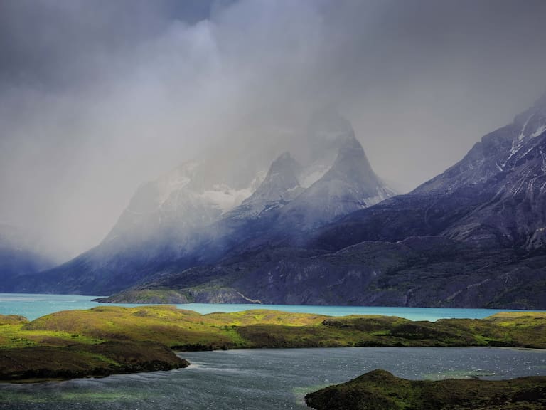 El lago Nordenskjöld, uno de los primeros encuentros en el camino de Torres del Paine. Foto: Nicolás Janowski