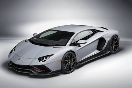 El Lamborghini Aventador alcanza una potencia de 780CV y logra llegar a los 100 km/h en 2,8 segundos