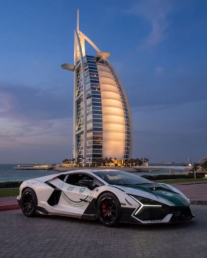 El Lamborghini Revuelto equipa un potente motor V12 atmosférico de 6.5 litros junto a tres impulsores eléctricos (gentileza Mansory)