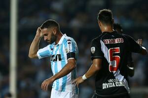 Racing-Vasco Da Gama: Lisandro López falló dos penales, pero metió el tercero