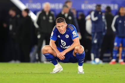 El lamento de Jannik Vestergaard, jugador de Leicester, tras el empate con Hull City (Jacob King/PA via AP)