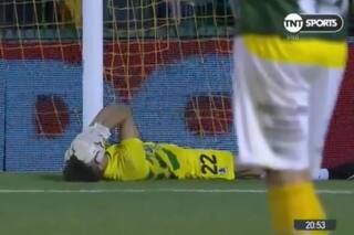 La soledad del arquero: el desconsuelo de Unsain tras el empate de Belgrano