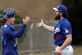 El lanzador de los Dodgers Alex Vesia agradece el apoyo tras la muerte de su hija