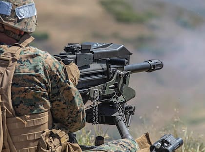 El lanzagranadas automático MK-19 fue adoptado por el Cuerpo de Marines de EE. UU. en 1983