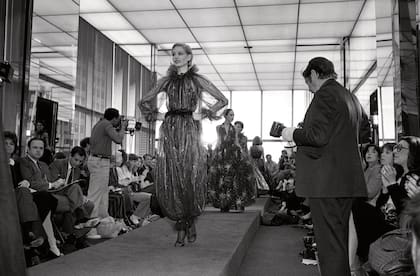 El lanzamiento de la colección otoño de 1980 en su sala de exposición en Nueva York.